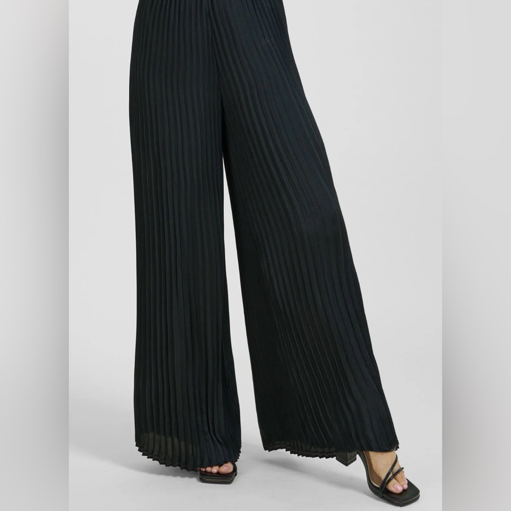 Accordion pleated stretch pants